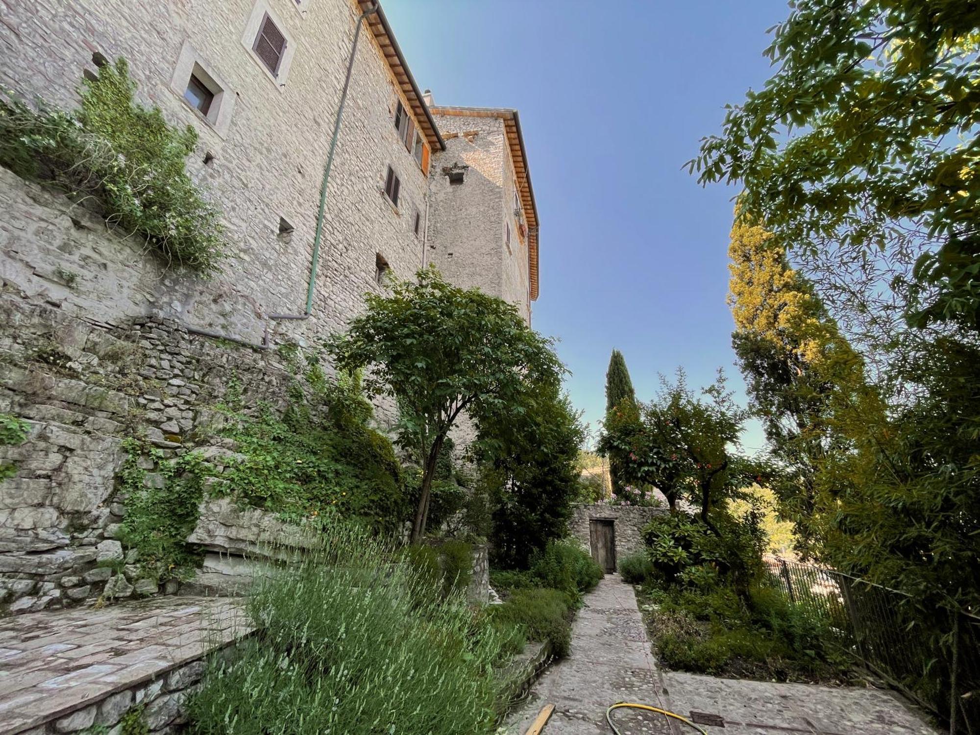 Borgo San Valentino Aparthotel Arrone Exterior photo